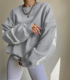 Sweter Damski | Oversizowy Krój z Długim Rękawem na Co Dzień - Arkadya Outlet - Sweaters