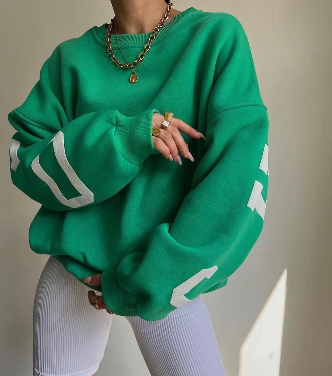 Sweter Damski | Oversizowy Krój z Długim Rękawem na Co Dzień - Arkadya Outlet - Sweaters