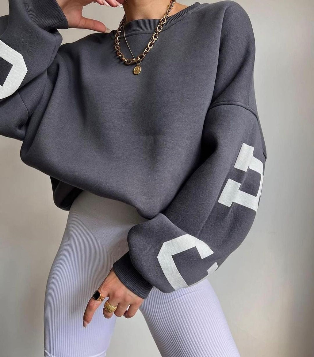 Sweter Damski | Oversizowy Krój z Długim Rękawem na Co Dzień - Arkadya Outlet - Sweaters