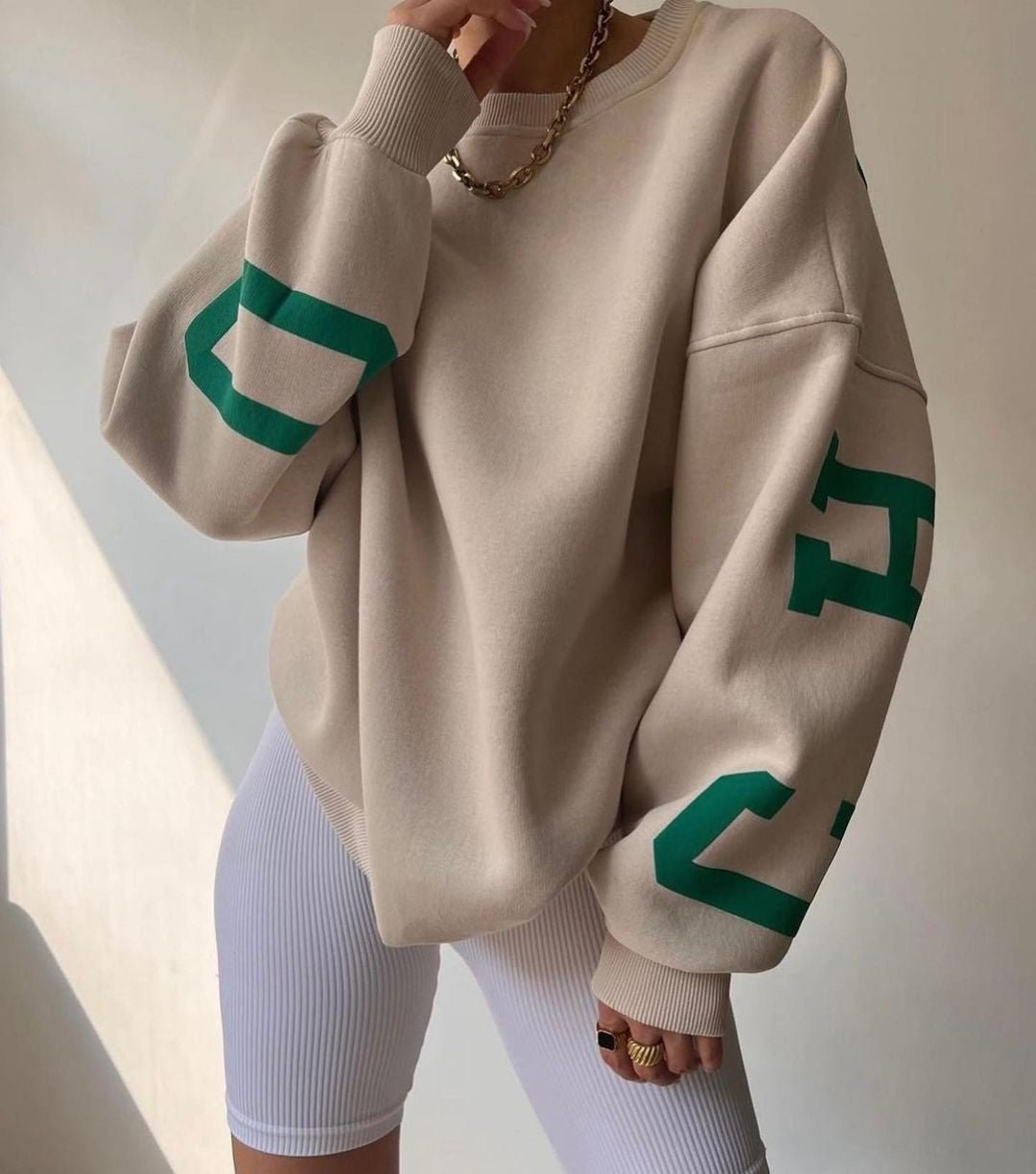 Sweter Damski | Oversizowy Krój z Długim Rękawem na Co Dzień - Arkadya Outlet - Sweaters