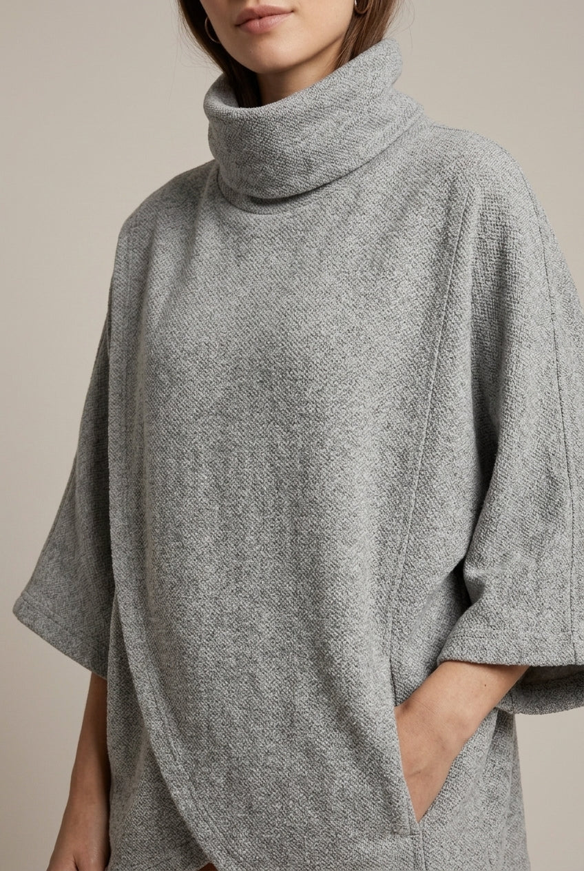 Sweter Damski | Oversizowy krój z golfem i rękawem trzy czwarte - Arkadya Outlet - Sweaters