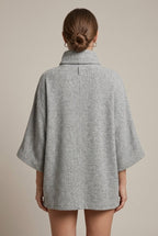 Sweter Damski | Oversizowy krój z golfem i rękawem trzy czwarte - Arkadya Outlet - Sweaters