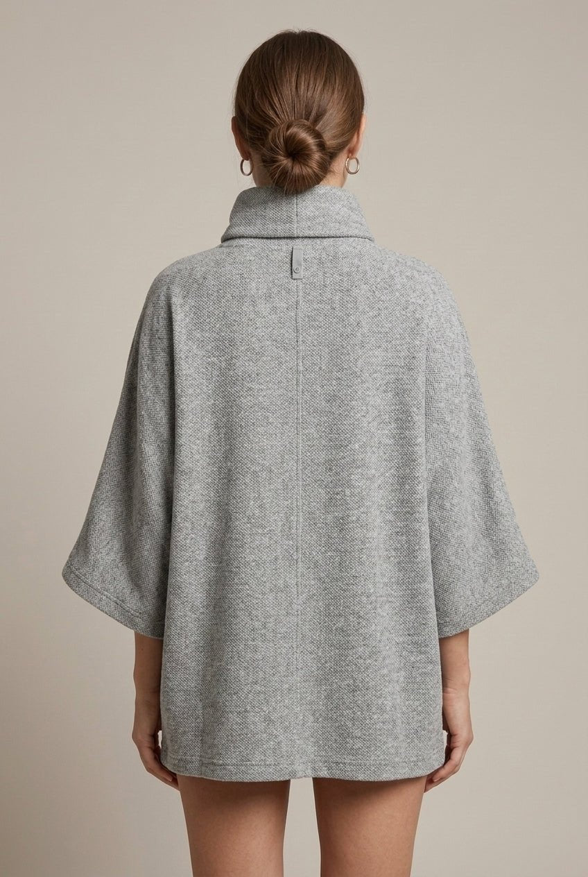 Sweter Damski | Oversizowy krój z golfem i rękawem trzy czwarte - Arkadya Outlet - Sweaters