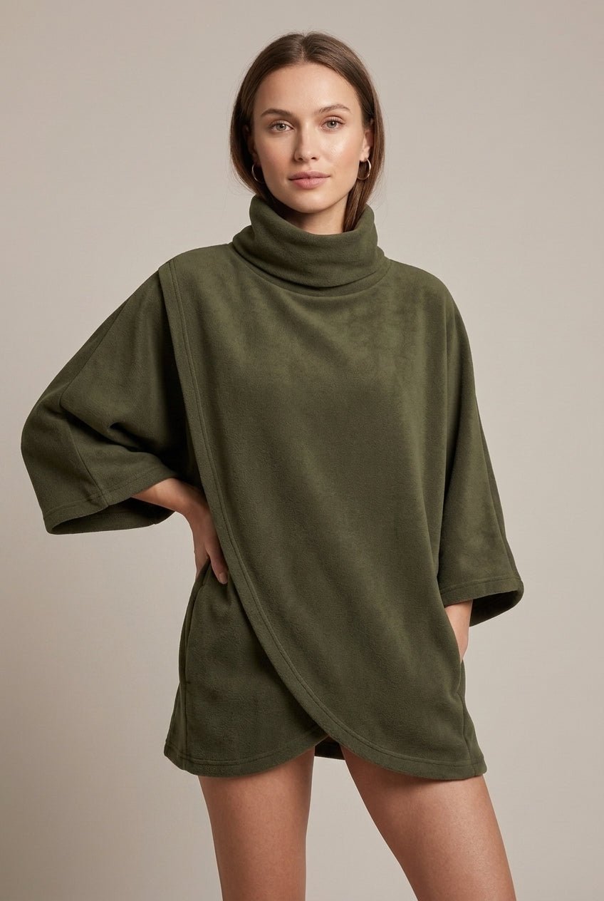 Sweter Damski | Oversizowy krój z golfem i rękawem trzy czwarte - Arkadya Outlet - Sweaters