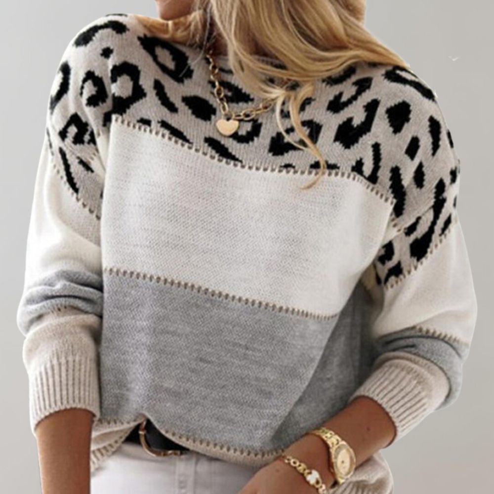 Sweter Damski | Regularny Krój z Nadrukiem w Panterkę - Arkadya Outlet - Sweaters