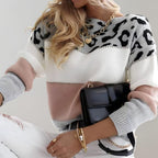 Sweter Damski | Regularny Krój z Nadrukiem w Panterkę - Arkadya Outlet - Sweaters