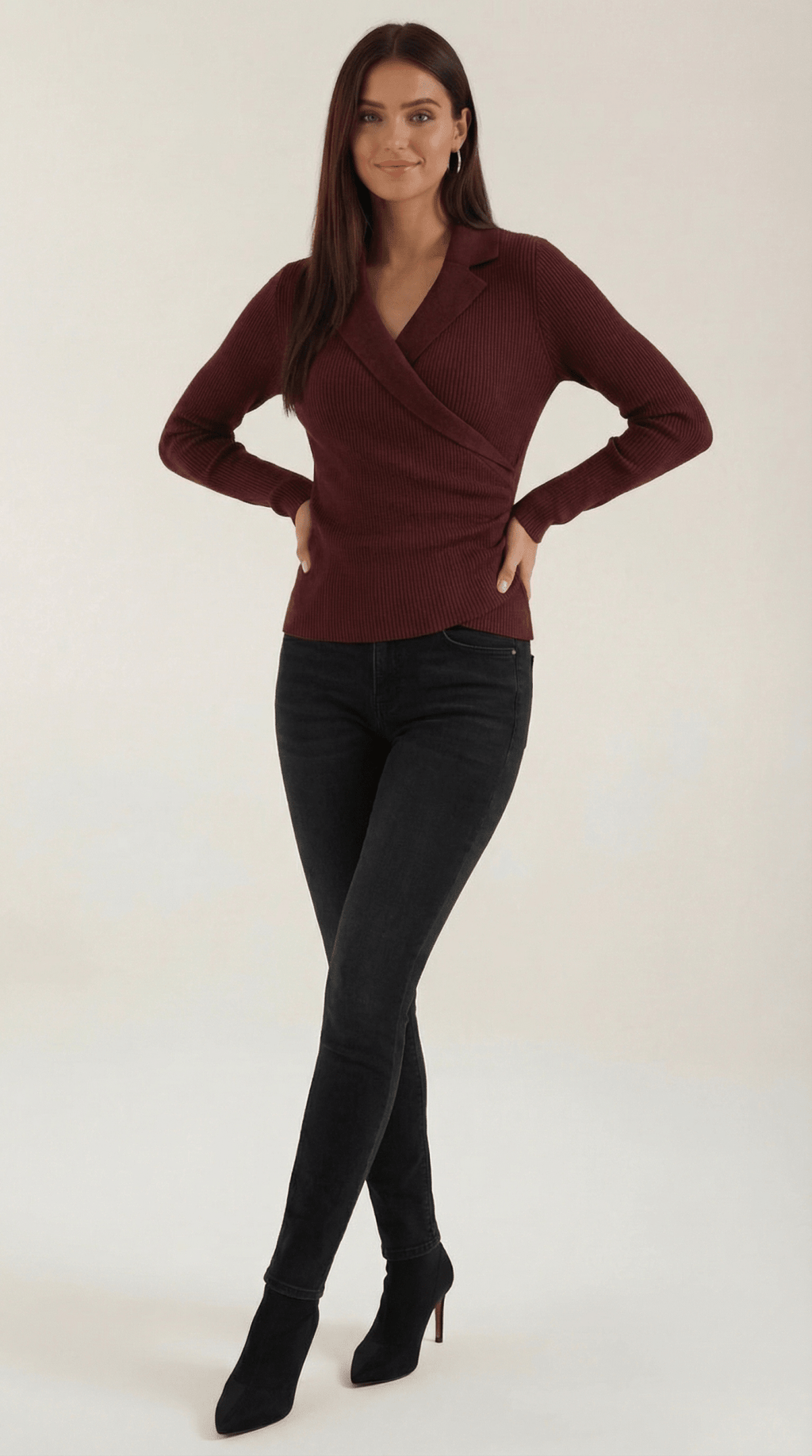 Sweter damski z dekoltem kopertowym - Arkadya Outlet - Women Top