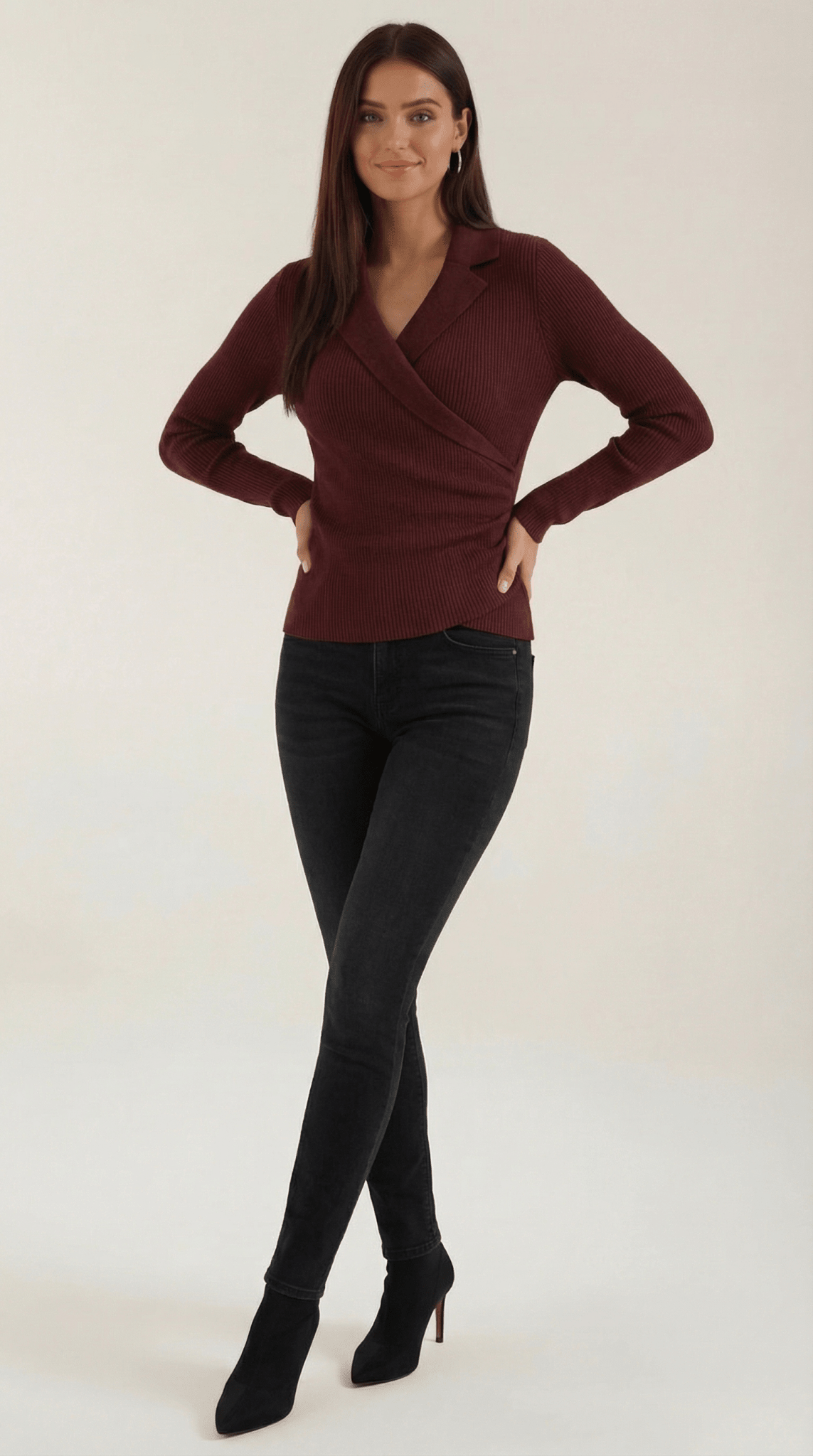 Sweter damski z dekoltem kopertowym - Arkadya Outlet - Women Top