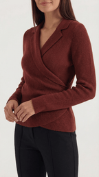 Sweter damski z dekoltem kopertowym - Arkadya Outlet - Women Top