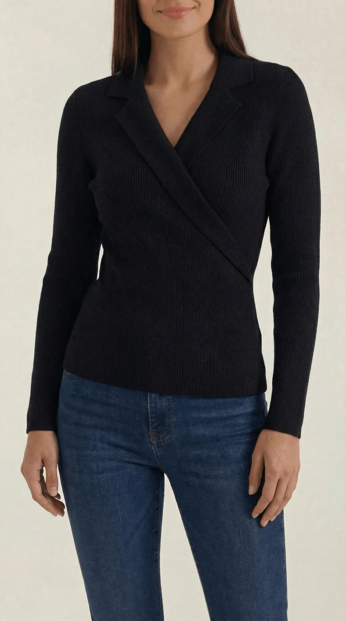Sweter damski z dekoltem kopertowym - Arkadya Outlet - Women Top