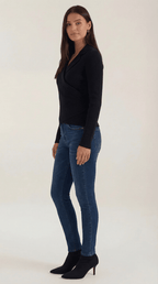 Sweter damski z dekoltem kopertowym - Arkadya Outlet - Women Top