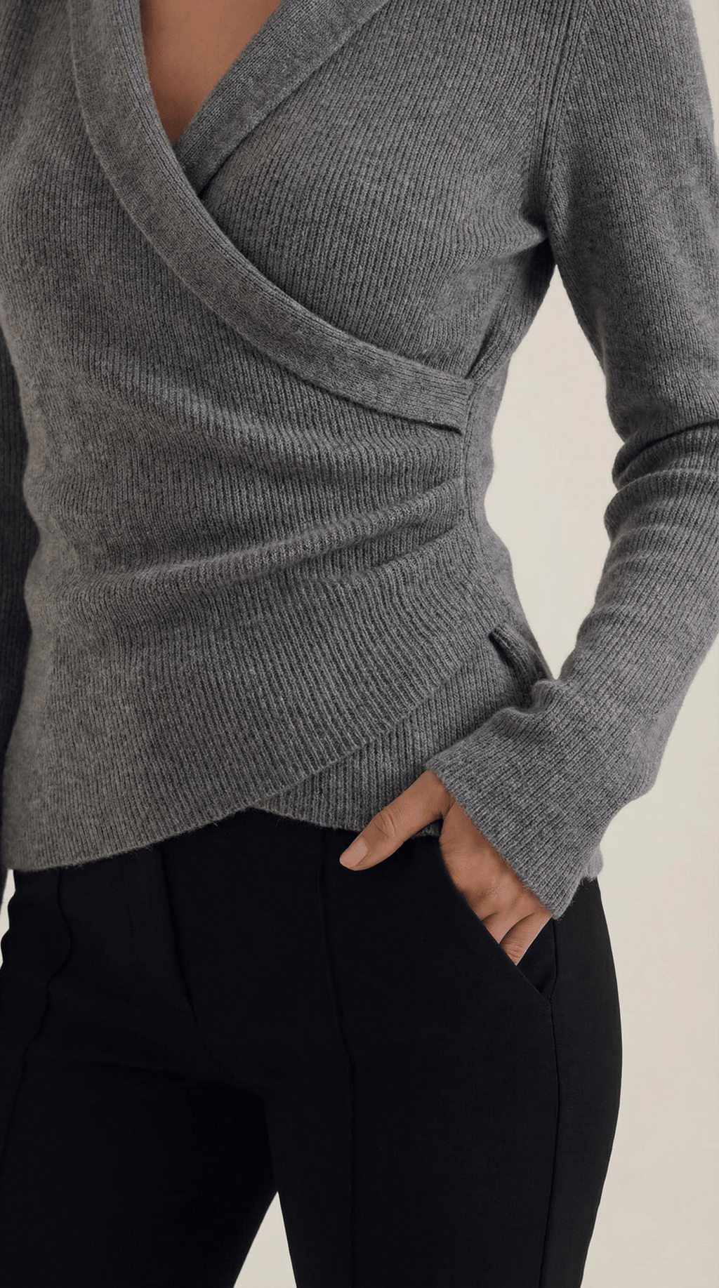 Sweter damski z dekoltem kopertowym - Arkadya Outlet - Women Top