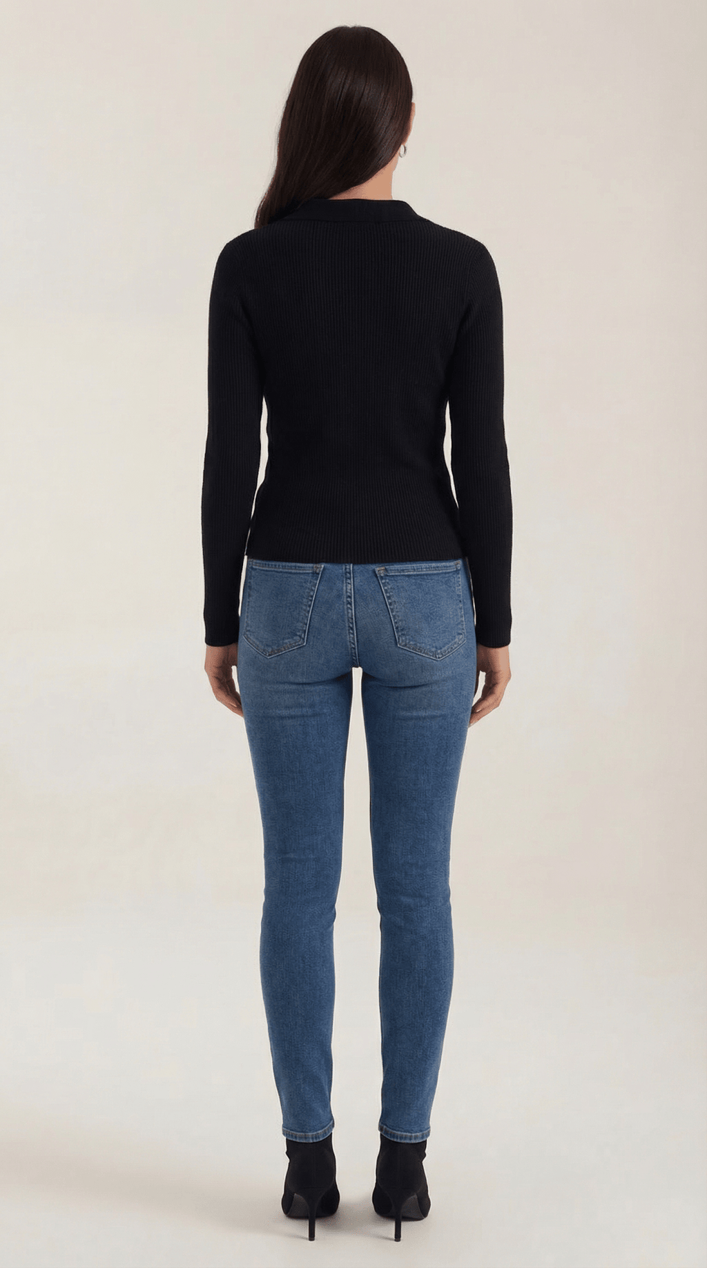 Sweter damski z dekoltem kopertowym - Arkadya Outlet - Women Top