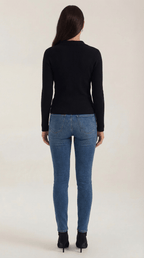 Sweter damski z dekoltem kopertowym - Arkadya Outlet - Women Top