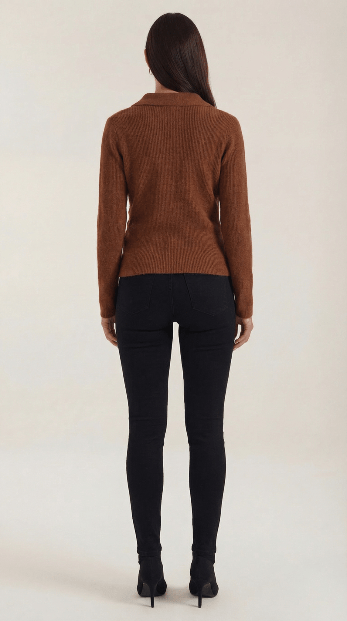 Sweter damski z dekoltem kopertowym - Arkadya Outlet - Women Top