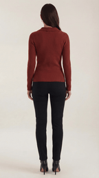 Sweter damski z dekoltem kopertowym - Arkadya Outlet - Women Top