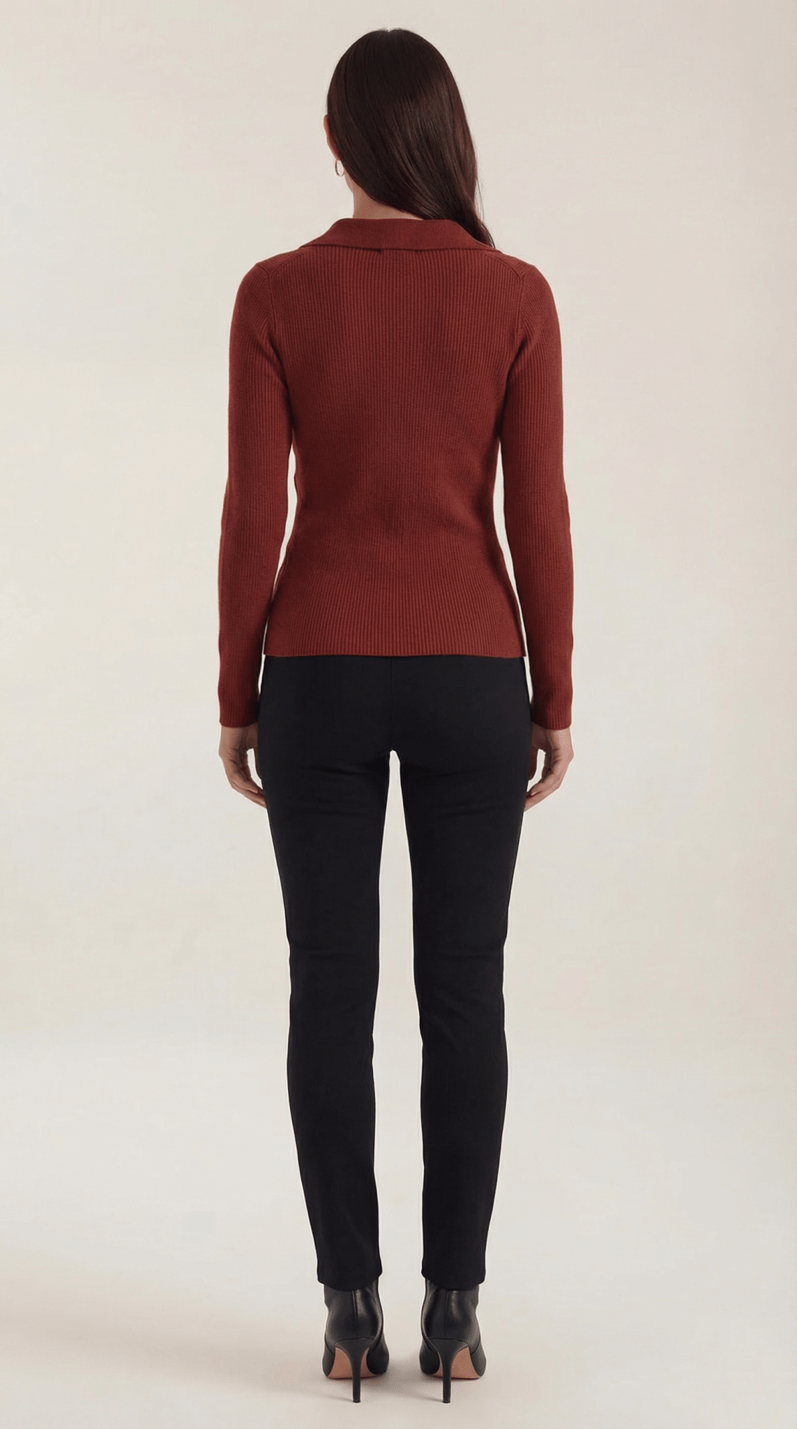 Sweter damski z dekoltem kopertowym - Arkadya Outlet - Women Top