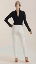Top damski golf z koronkowymi mankietami - Arkadya Outlet - Women Top