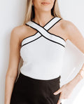 Top damski halter ze skrzyżowanymi paskami - Arkadya Outlet - Women Top