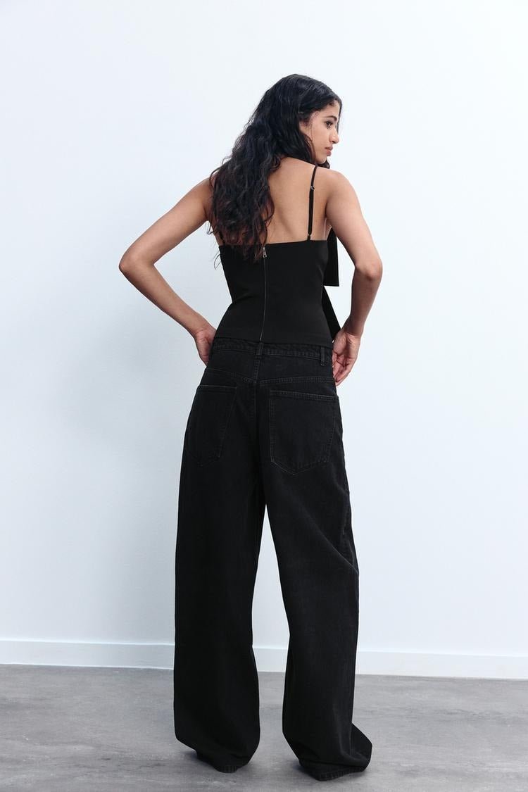 Top damski krótki z kokardą z przodu - Arkadya Outlet - Women Top