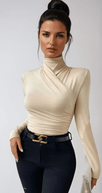 Top dopasowany z krzyżowanym przodem i długim rękawem - Arkadya Outlet - Women Top