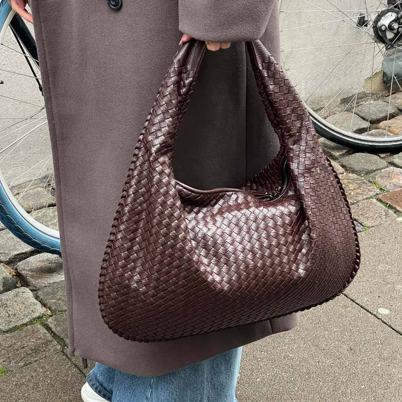 Torba na ramię damska – usztywniona, zorganizowane wnętrze - Arkadya Outlet - Women Bag