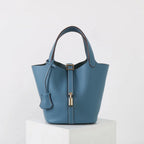 Torba worek damska – fakturowana, usztywniona forma - Arkadya Outlet - Women Bag