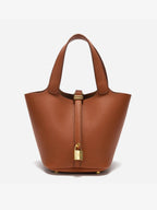 Torba worek damska – fakturowana, usztywniona forma - Arkadya Outlet - Women Bag
