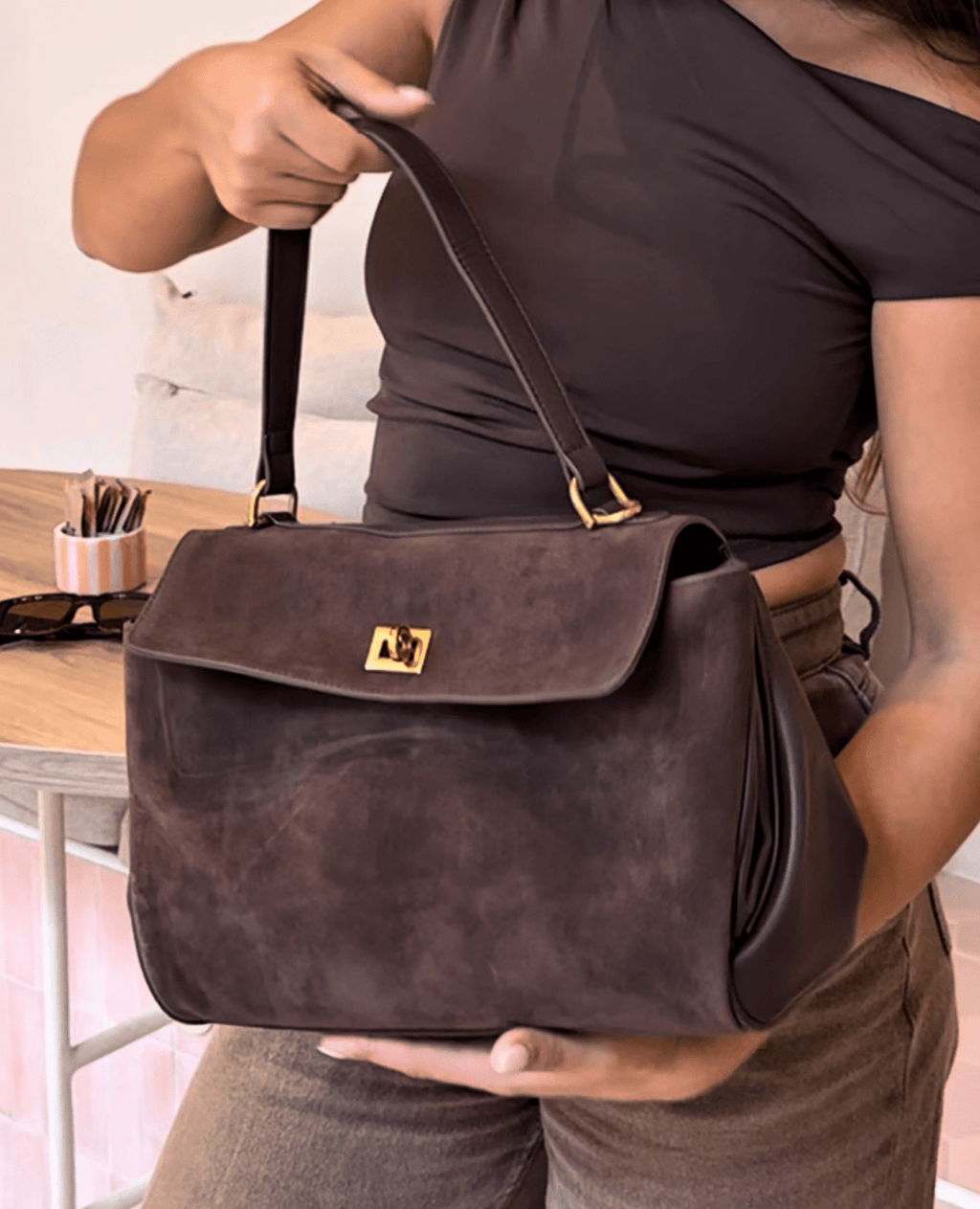 Torebka damska – zatrzask, kieszenie, regulowany pasek - Arkadya Outlet - Women Bag