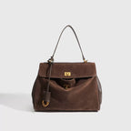 Torebka damska – zatrzask, kieszenie, regulowany pasek - Arkadya Outlet - Women Bag