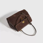 Torebka damska – zatrzask, kieszenie, regulowany pasek - Arkadya Outlet - Women Bag