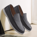 Zamszowe mokasyny męskie wsuwane – luźny krój - Arkadya Outlet - Men Shoes