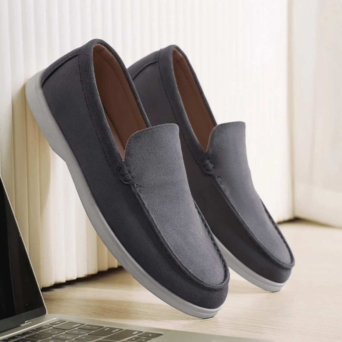 Zamszowe mokasyny męskie wsuwane – luźny krój - Arkadya Outlet - Men Shoes
