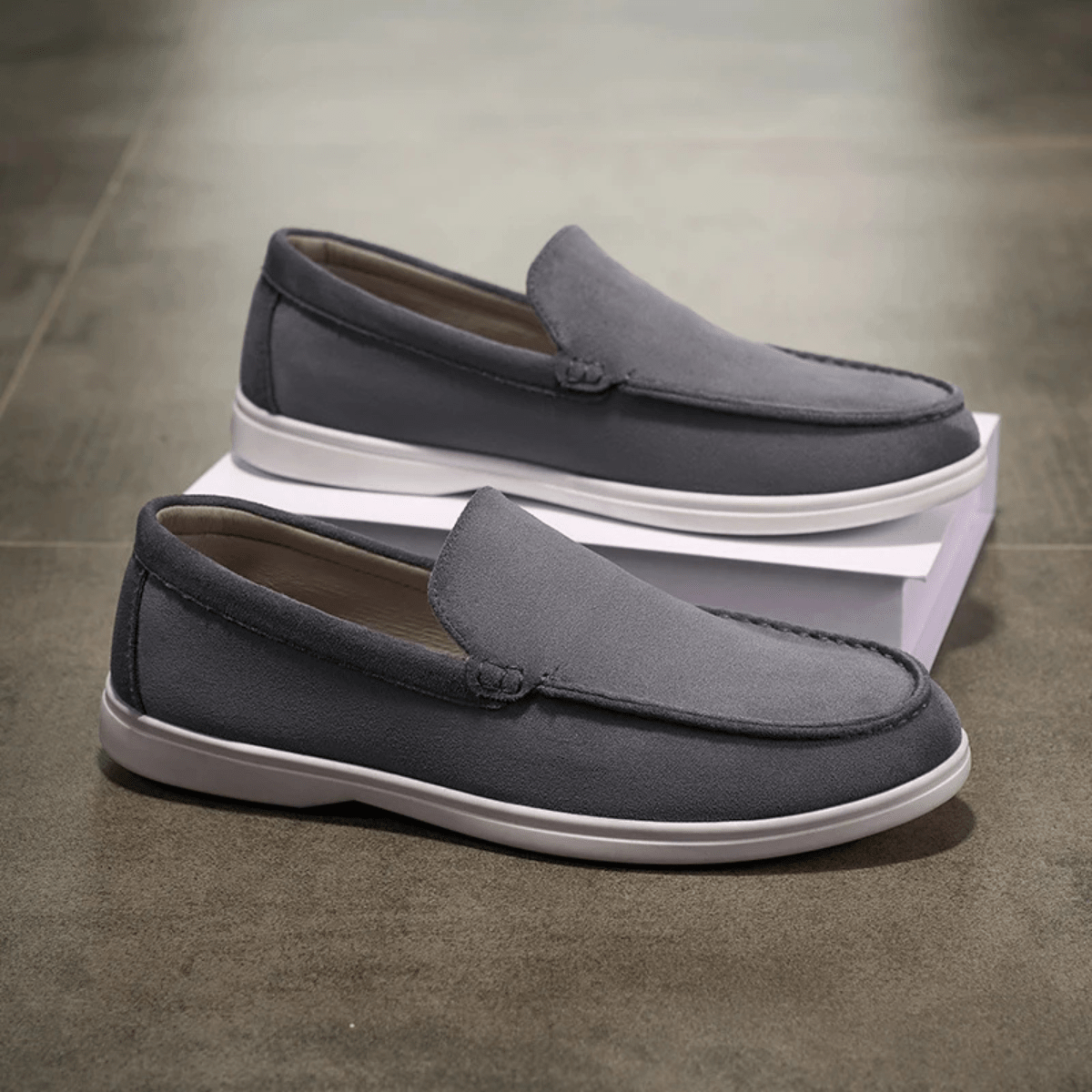 Zamszowe mokasyny męskie wsuwane – luźny krój - Arkadya Outlet - Men Shoes
